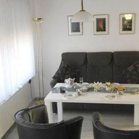 Haus-seefalke-bungalow-achterdeck בורקום